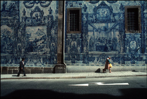 dolm:Portugal. High Douro region. City of Porto. 1979. Bruno Barbey.