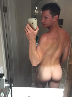 ksufraternitybrother:   SUBMISSION OF A FOLLOWER: 22 yr old who loves taken naked selfies… Follow my tumblr AllAmericanBroKSU-Frat Guy: Over 73,000 followers and 50,000 posts.Follow me at: ksufraternitybrother.tumblr.com