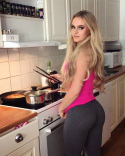 yogapantlouv:  What do you want to eat?