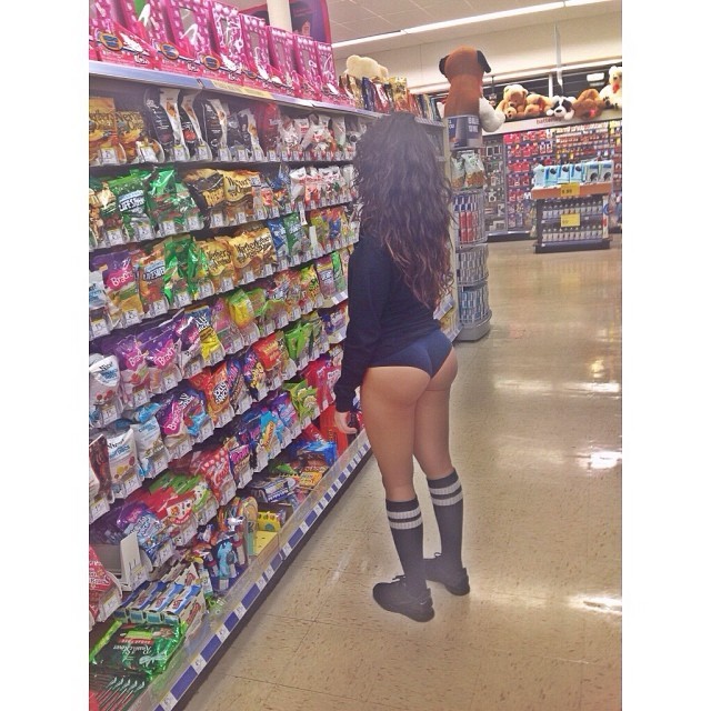 PUSSY POPPIN ON A HEADSTAND 🤸🏽‍♀️