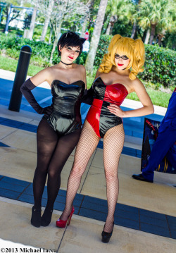 hotsexycosplay:Cat-Woman and Harley Quinn