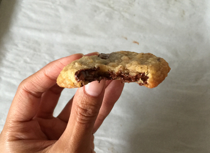 foodffs: The Ultimate Indulgence: Dark-Chocolate-Potato-Chip Cookies Really nice