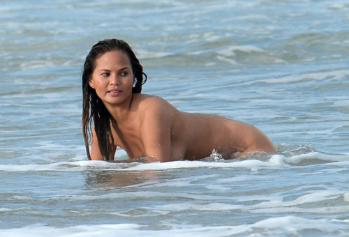 Porn photo toplessbeachcelebs:  Chrissy Teigen (Model)