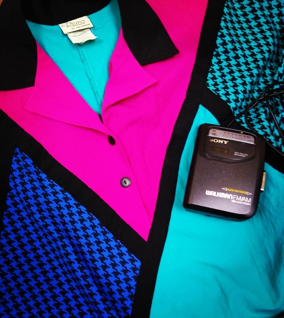 The Kitschy Kat — Neon color blocked shirt, need I say more 😎 In 
