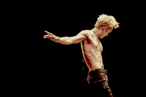 6oo2-blog:  140906 Jaejoong in Chengdu photo by@Juni優理 (x) 