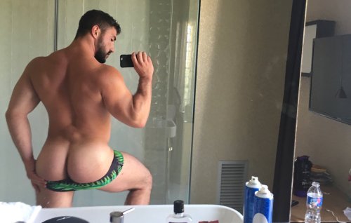 cum-in-me-bro: Mmmm Big Daddy **If you would like to be featured on Cum In Me Bro, submit your pics that you’d like to share! I’d love to see your dicks boys!** 