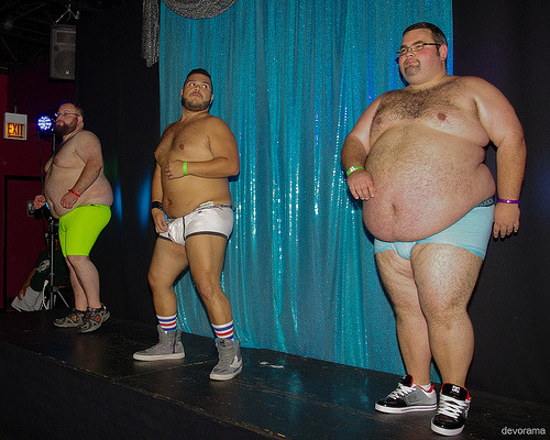 dev0rama:  Now here are some go-go dancers I can get behind.  the one on the right is the best