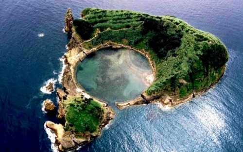 aguysmind:  This would be a fun island to porn pictures