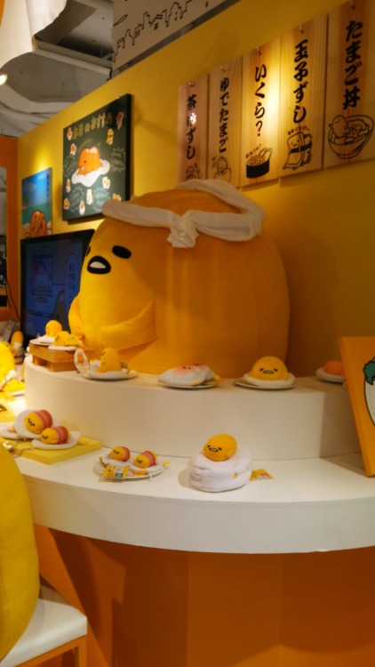 bixy:mizunocaitlin:I feel like I run into this little guy everywhere these days. petition to replace