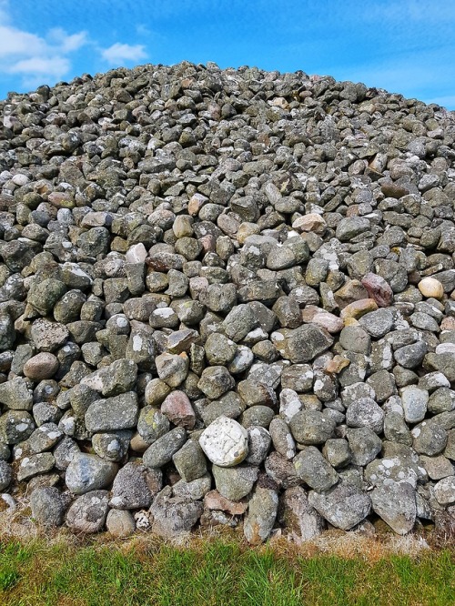 Memsie Burial Cairn, Memsie, Scotland, 29.5.18. A large and well preserved burial mound; one of a nu