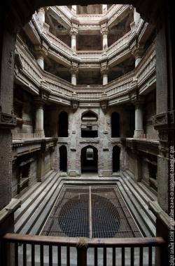 typette:  ryanpanos:  Inhabiting Infrastructures: Indian Stepwells | Socks Studio The stepwells are generally storage and irrigation tanks in which sets of steps must be descended in order to reach for water and maintain the well itself. These structures