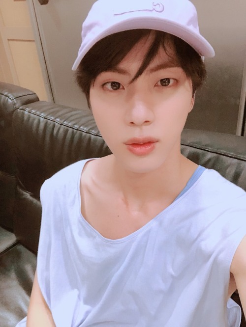 allforbts:180902 Seokjin’s Tweet한주동안 정말 즐거운 활동이었어여. 아 행복하다 아미 짱짱. 투어 잘 다녀올게여It has been a really enj