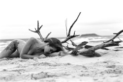 swalters-photography:  Beached #bnw #artnude