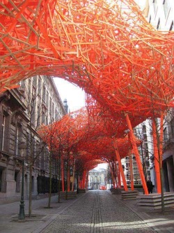 anitaleocadia:  The Sequence - Urban Sculpture by Arne Quinze in Brussels (Via HomeDSGN and Afflante). On Tumblr.