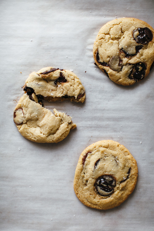 sweetoothgirl:    salted tahini chocolate chip cookies   