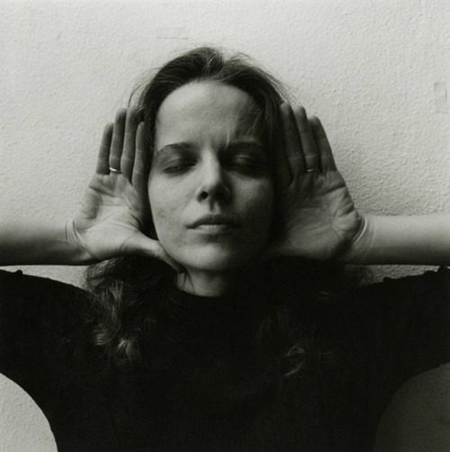 istmos:Melissa Shook, from “Daily Self-Portraits” series, 1970’swww.melissashook.com/selfport