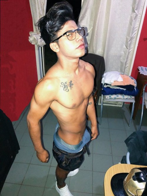 dominicanblackboy:  Sexxy gorgeous hot cute Twink papi ass and big delicious dick Ricardo Enrike!!!!!!!!