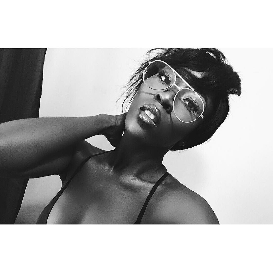 fckyeahprettyafricans:  afrorevolution:  I want to Glo up like her 😍😍😍🍫