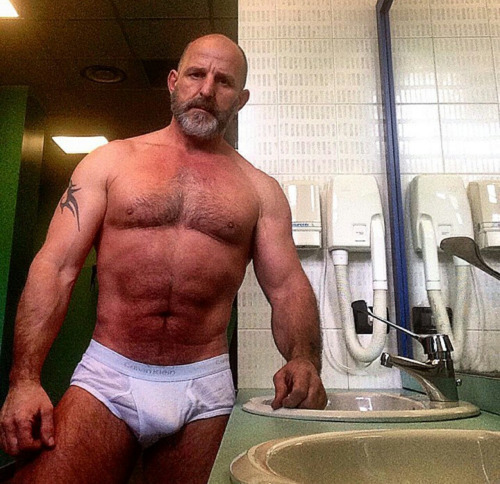 scsitek: jwilliam75world: What a gorgeous daddy  He can definitely fill out his white briefs woof yu