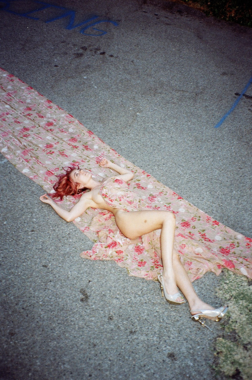 (vía The LA parties you wish you went to photographed by Pretty Puke - Gallery 1