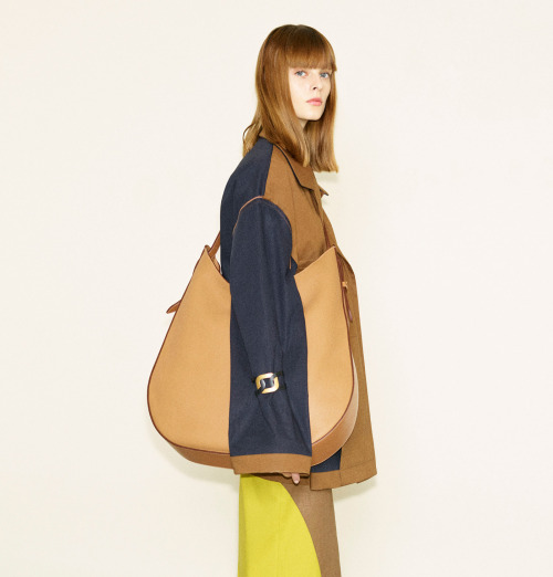 Trendy Bag for FW21: Early 2000′s bag.- Jumbo hobo bag.Louis Vuitton, Tom Ford, Gucci, Celine, Tod’s