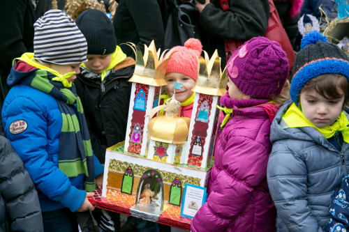 lamus-dworski:73rd Kraków Nativity Scenes Contest, 3 Dec 2015.The tradition dates back at least to 1