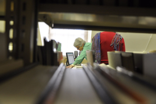 As The Textile Museum prepares to move the Arthur D. Jenkins Library of Textile Arts, volunteers (fr