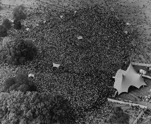 Queen - Hyde Park 1976 (via Queen)