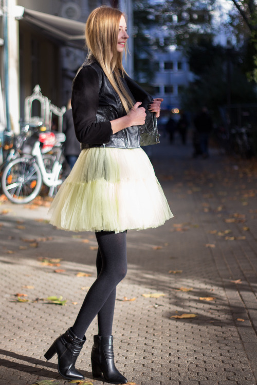 tightsobsession: Tulle skirt. Via A Little Bit Of Carrie.