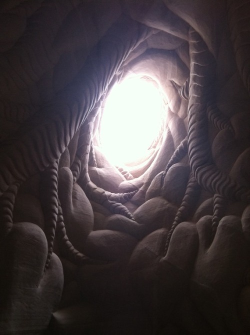 cosascool:  Ra Paulette, 67 years old, has carved a series of underground “cathedrals” in northern New Mexico, without the help of other workers and using only tools hand. 