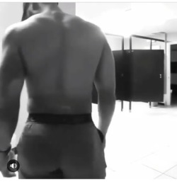 que-culo-miguel:  Finally found the guy from the black&amp;white video jiggling his Ass first pic is a screen shot from the video @ knightjr
