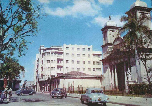 Antigua Iglesia El Rosario, frente a Plaza Libertad, centro de San Salvador, década de los 50