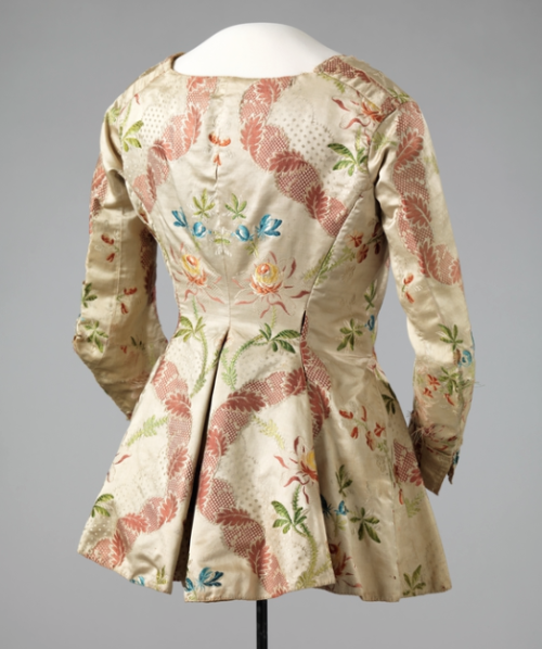 Silk brocade caraco (trøye) from mid 18th century NorwayRow 1: Between 1740-1780 (OK-05723)Row 2: Be