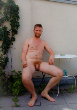 postithardnup: Florian Winkler easy morgens nackt im Garten …. einfach klasse