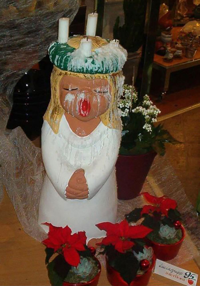 duckandorpenguin:  klubbhead: angelsandtaints: Fucked up Christmas decorations  Tis