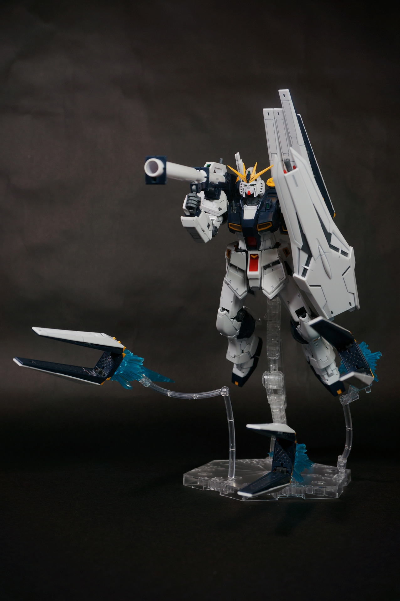 g-29astarothtrinity:  RX-93 Nu Gundam Londo Bell Unit (E.F.S.F.) Amuro Ray’s Custom