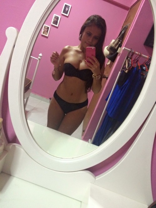 morthafarker: Trying my ‘one-size-smaller’ bra
