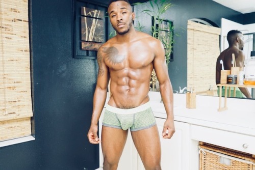 amipheonixxx:  Pheonix Fellington  SnapChat : Amipheonix Twitter.com/Amipheonix Instagram.com/Amipheonix  My Official Website May 2018  See a short previewwww.fellingtonpost.com