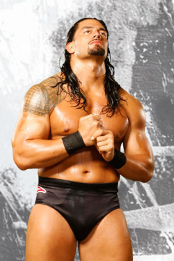 kevde87:  houndsofhotness:  Roman Reigns