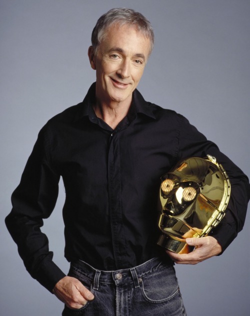 C-3PO to be covered with an external layer of living tissue that makes it resemble Anthony Daniels.