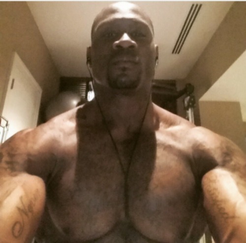 ktl357:  Yasss🙌🏾🙌🏾🙌🏾  Sexy brother