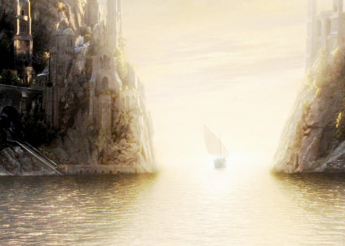 jrrtolkiens:“…the last whose realm was fair and freebetween the Mountains and the Sea.”
