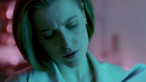 deefallon:Dana Scully, focused, in a lab with beautiful lighting. reblog if you agree