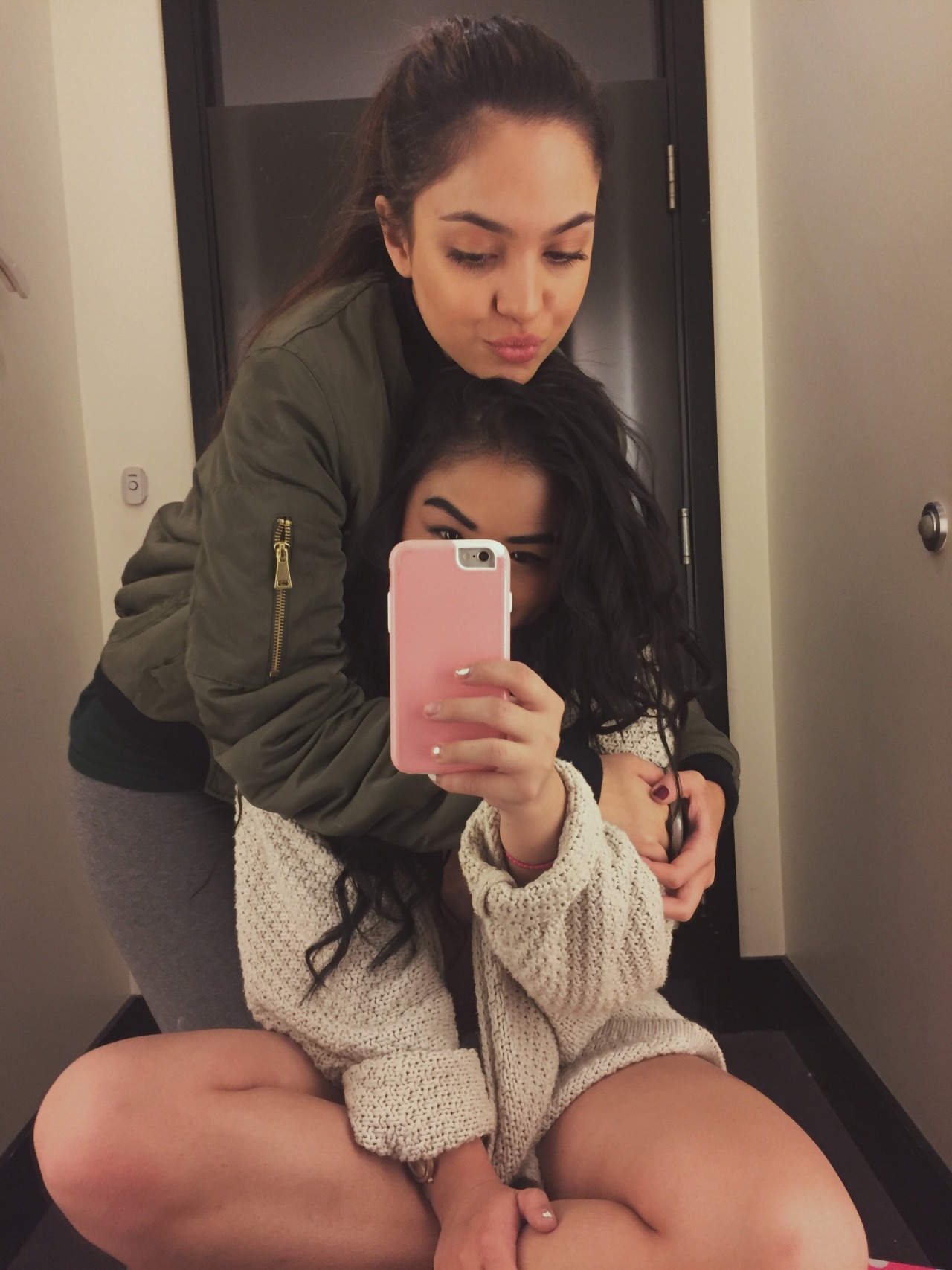 lickdacake:  shawty cum thru. 