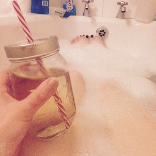 Late night bath #bathtime #fblogger #bubbles #jamjar