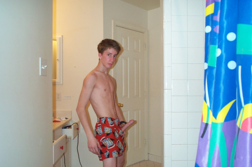 Immer geil und am Spielen ! Always horny and playing !