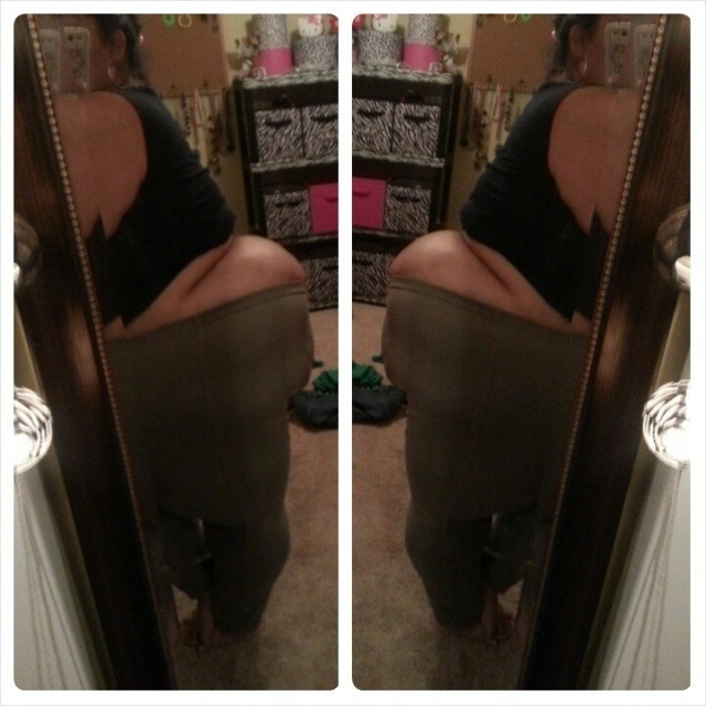 xoxoxomona69:  excuse the mess in my room 😔 but I hate when jeans don’t fit