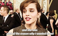 fallforwatsonmoved-blog:  Emma Watson fangirling over Julia Roberts at the 86th Annual