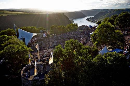 A live metal concert here? Brutal!