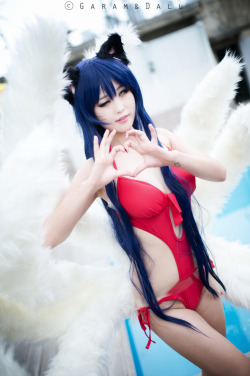 league-of-legends-sexy-girls:  Pool Party Ahri 